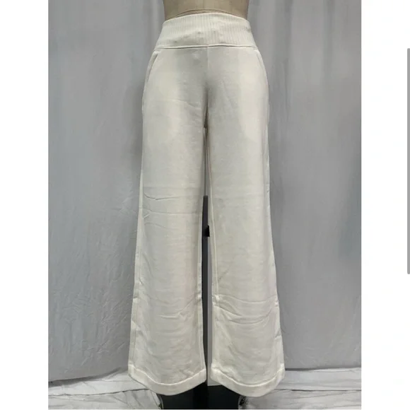 ALO Yoga Serenity Pants - Picture 2 of 3